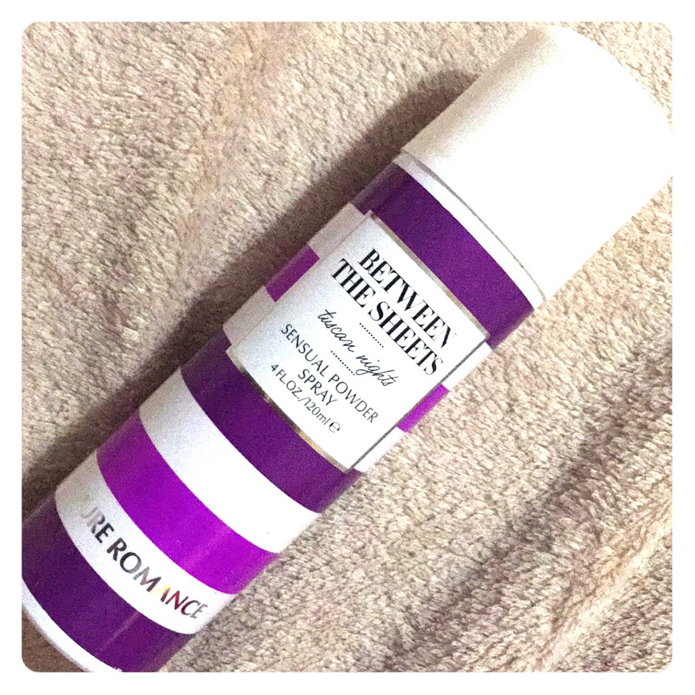 Between the Sheets Sensual Powder Spray